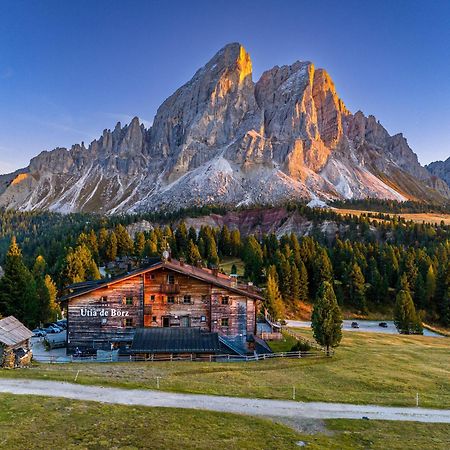 Uetia De Boerz Hotel San Martino in Badia Bagian luar foto