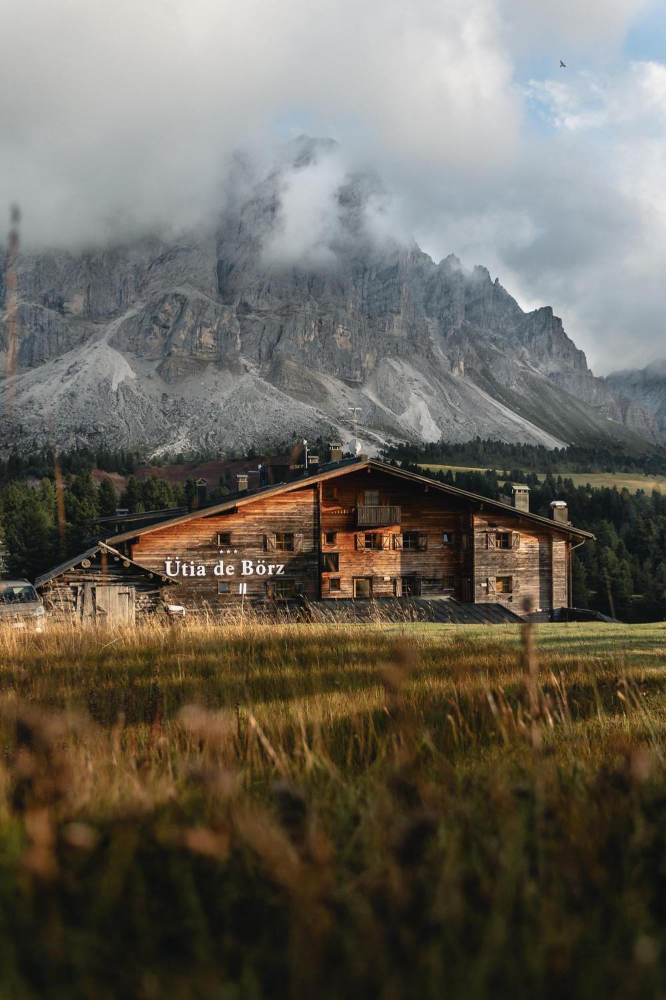 Uetia De Boerz Hotel San Martino in Badia Bagian luar foto
