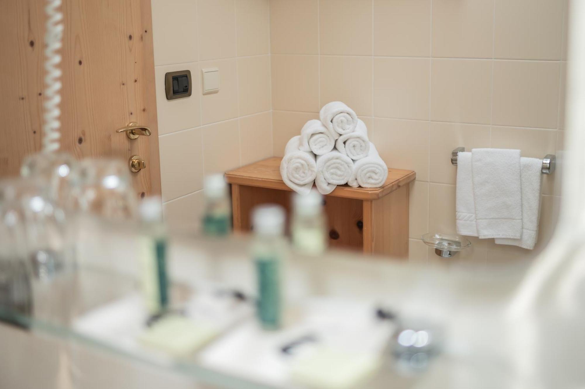 Uetia De Boerz Hotel San Martino in Badia Ruang foto