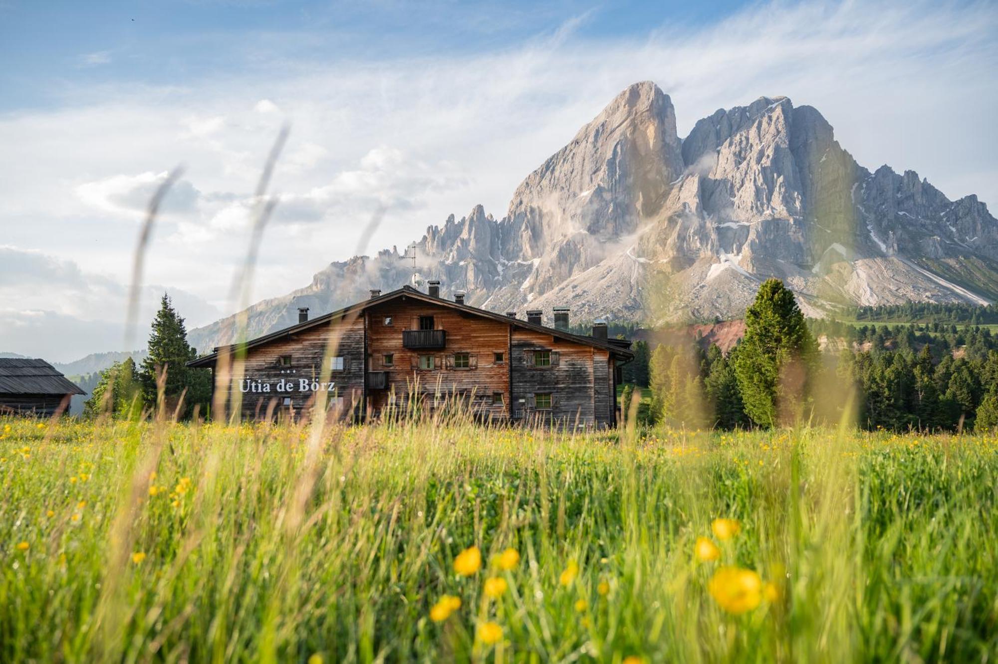 Uetia De Boerz Hotel San Martino in Badia Bagian luar foto