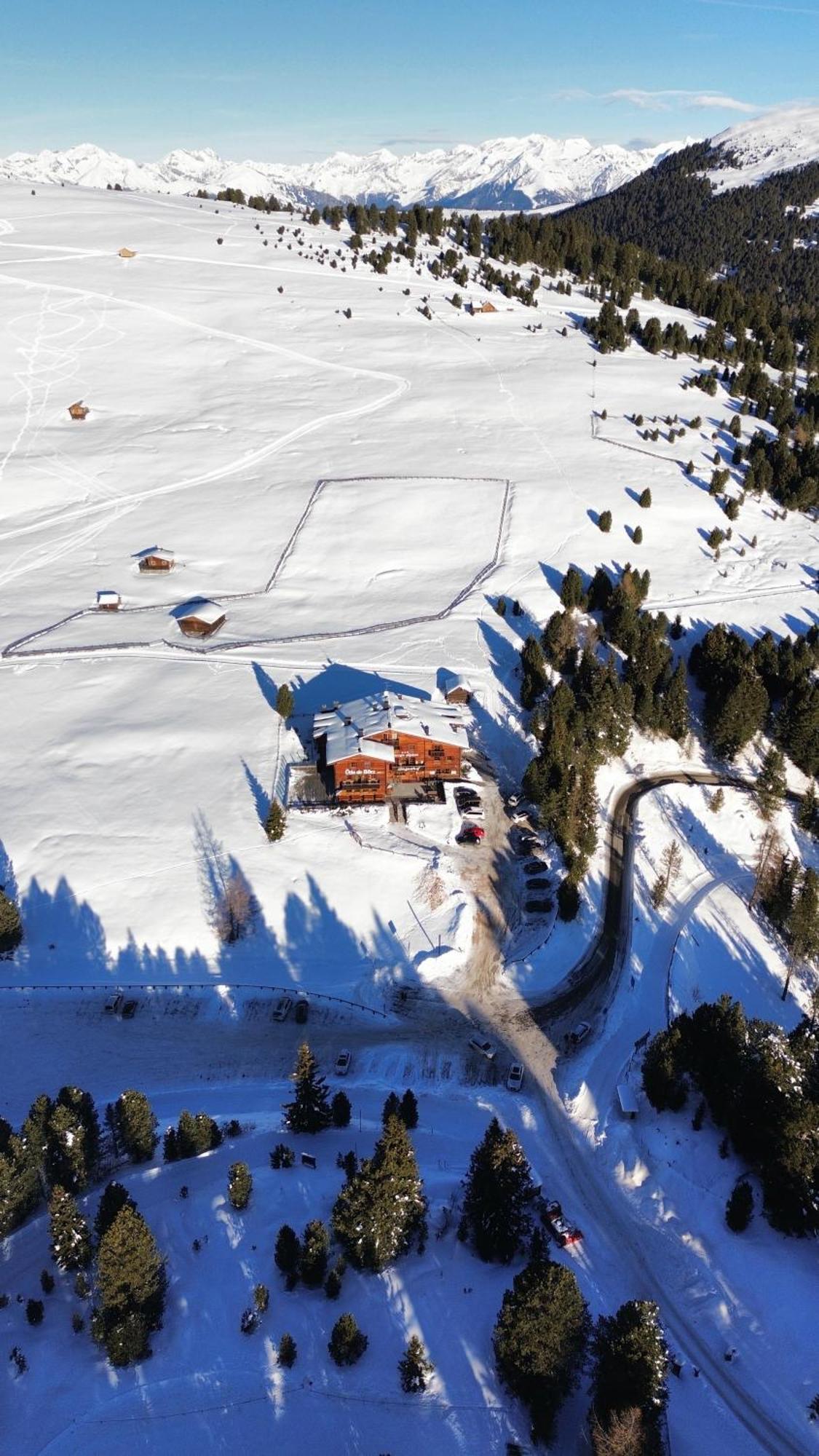 Uetia De Boerz Hotel San Martino in Badia Bagian luar foto