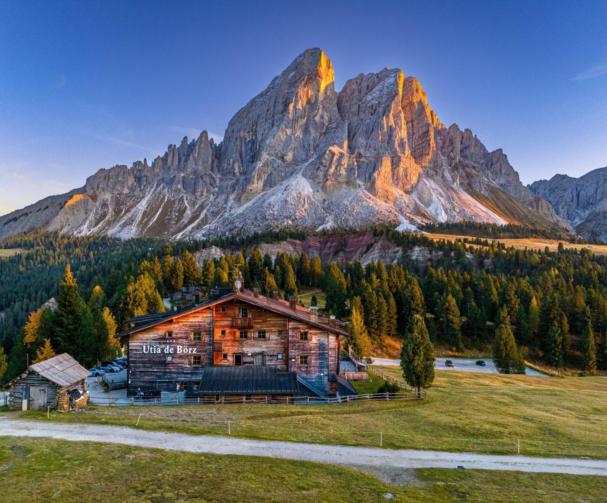 Uetia De Boerz Hotel San Martino in Badia Bagian luar foto