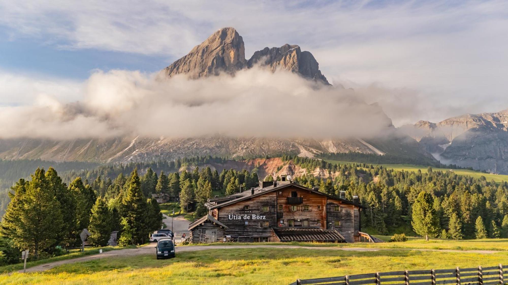 Uetia De Boerz Hotel San Martino in Badia Bagian luar foto