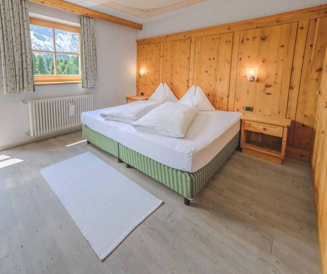 Uetia De Boerz Hotel San Martino in Badia Bagian luar foto