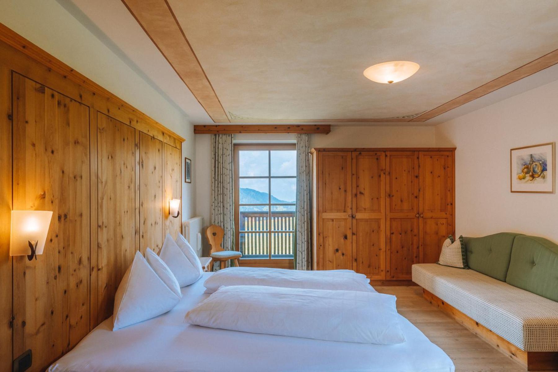 Uetia De Boerz Hotel San Martino in Badia Bagian luar foto