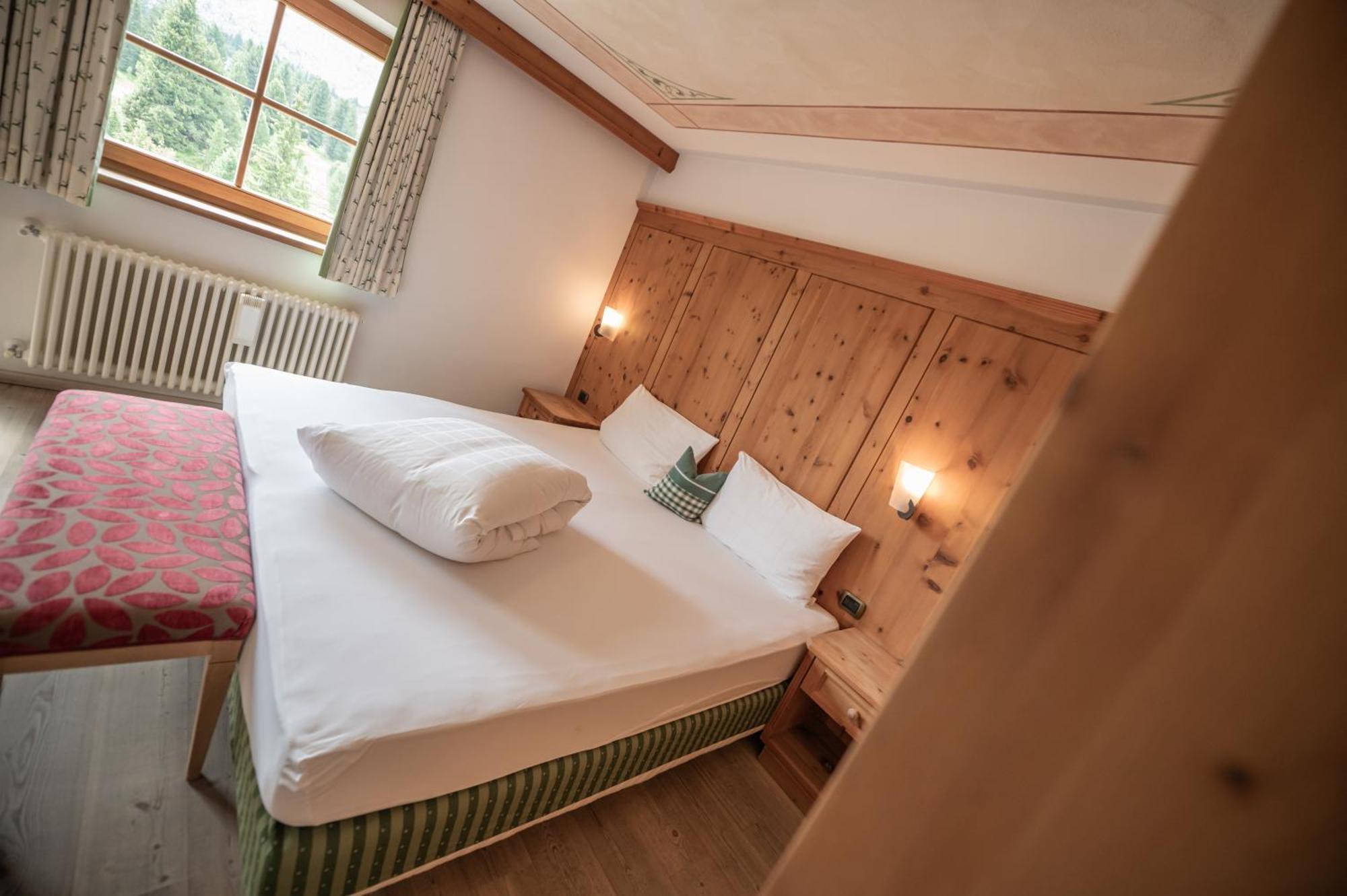 Uetia De Boerz Hotel San Martino in Badia Bagian luar foto